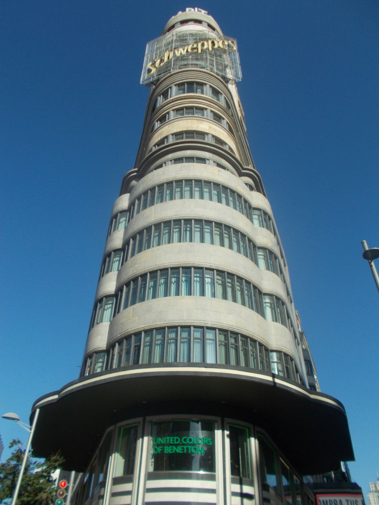 Uno de los edificios emblemáticos de la Gran Vía de Madrid.