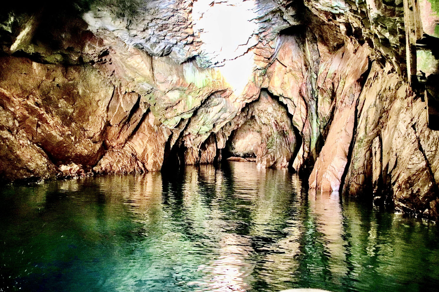 Interior de la Cova d’en Gispert.