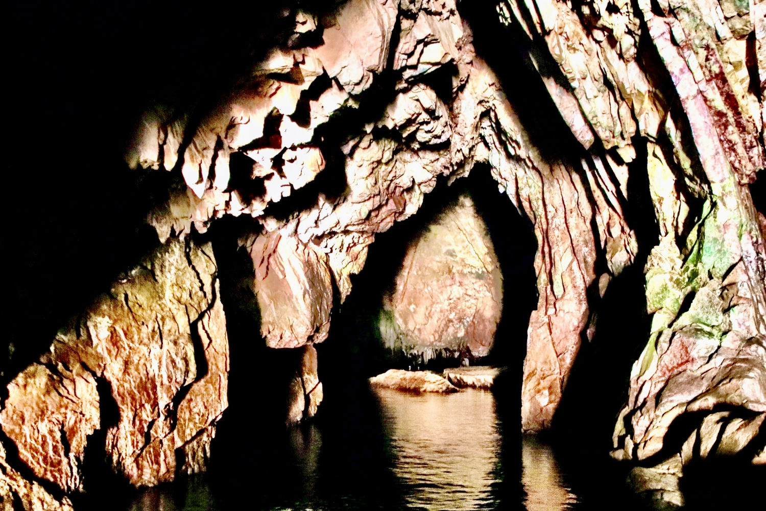 Interior de la Cova d’en Gispert.