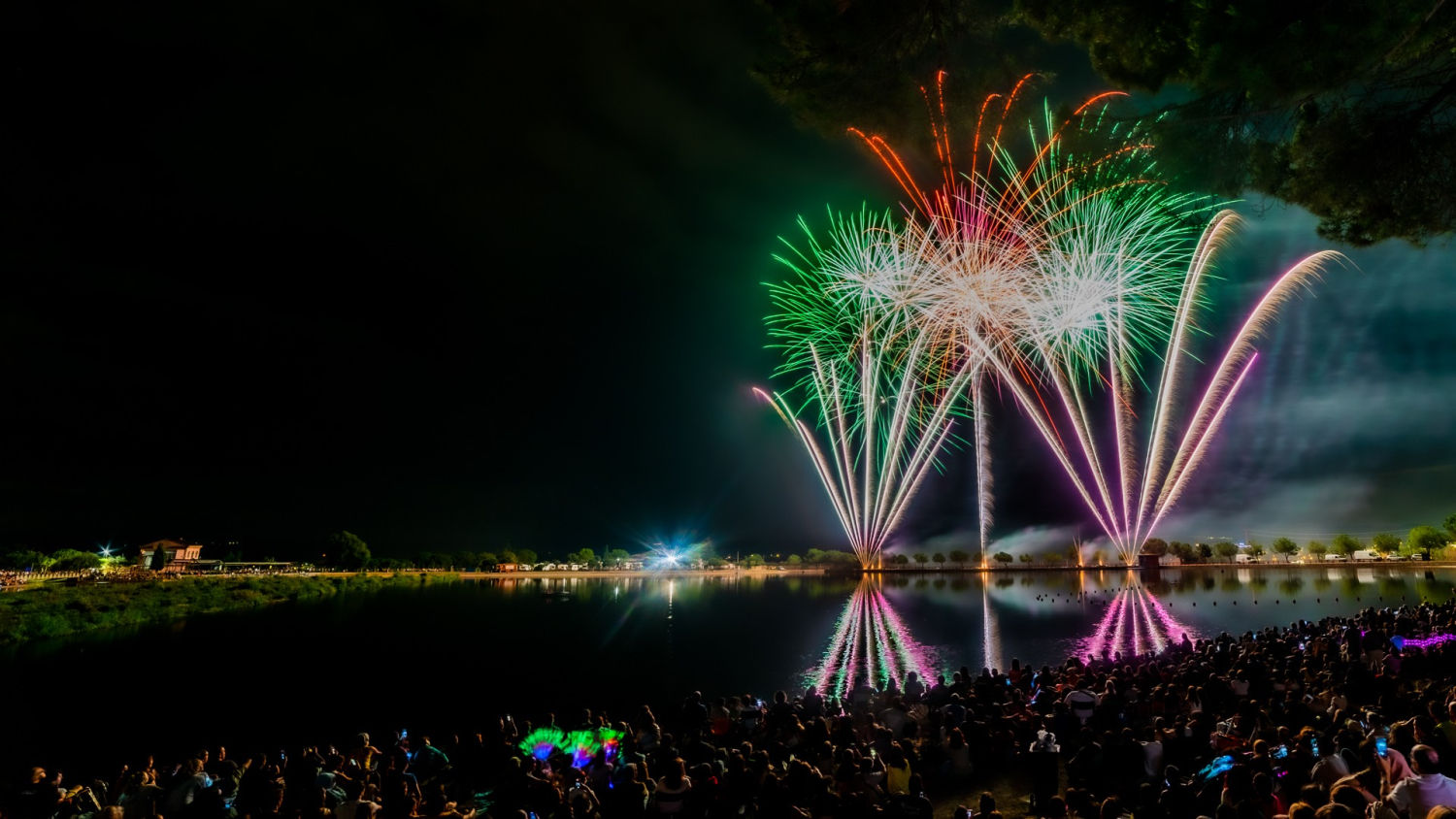 Fuegos artificiales en el Parc de l'Agulla.