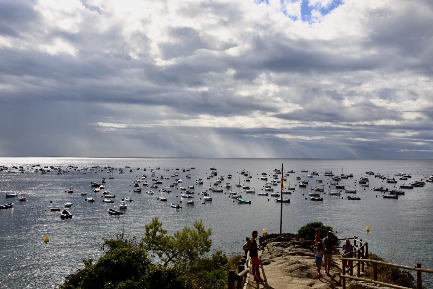 Vista de la tormenta en el mar desde Calella de Palafrugell.
