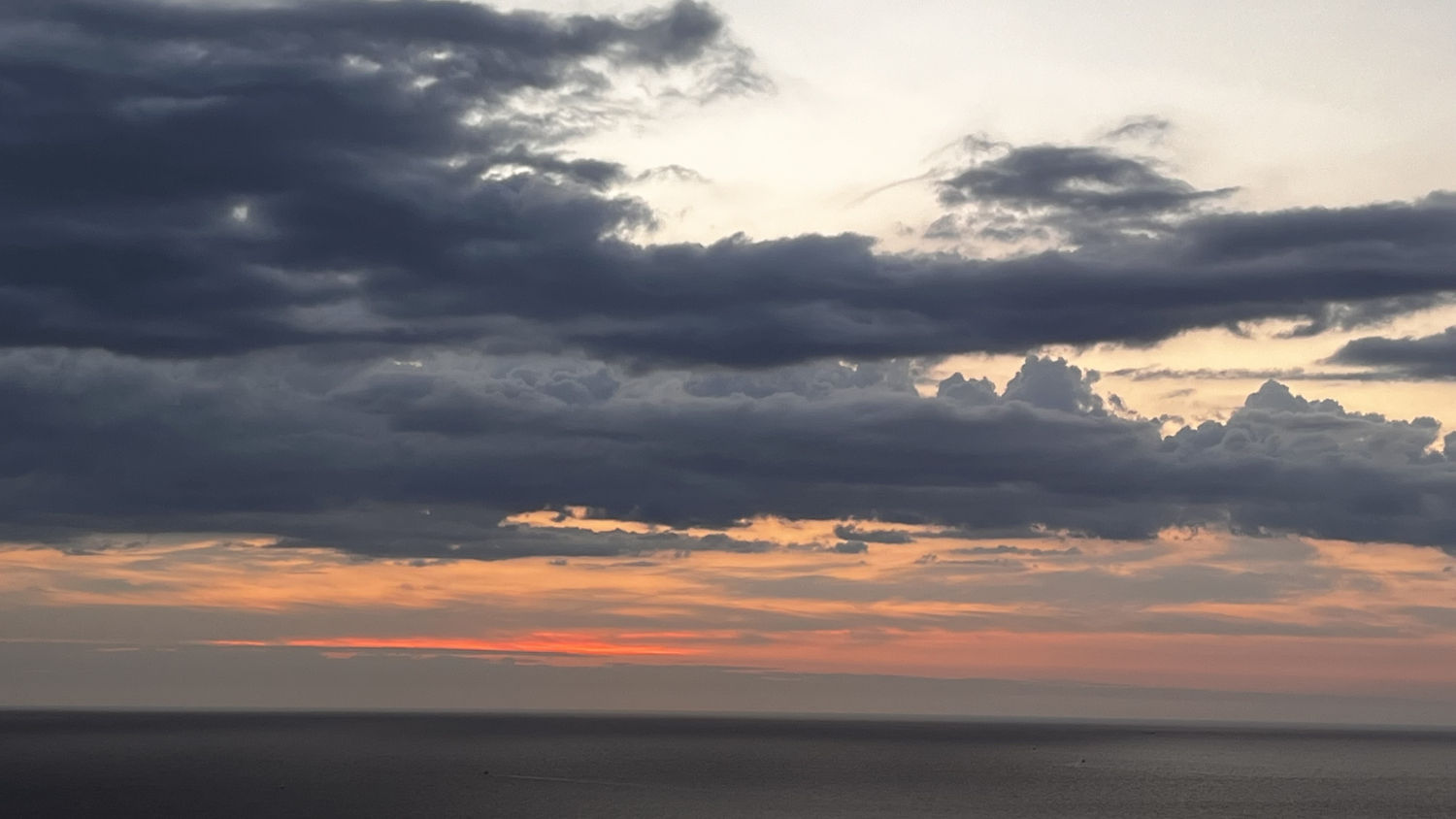 Amanecer con candilazo visto desde el Far de Sant Sebastià.