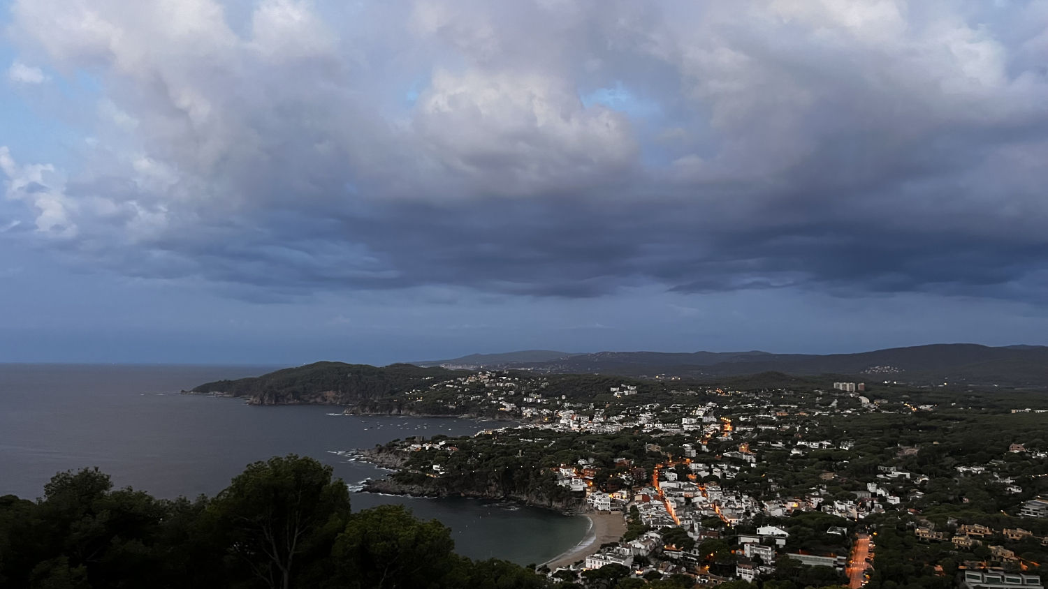 Entre tierra y mar visto desde el Far de Sant Sebastià.