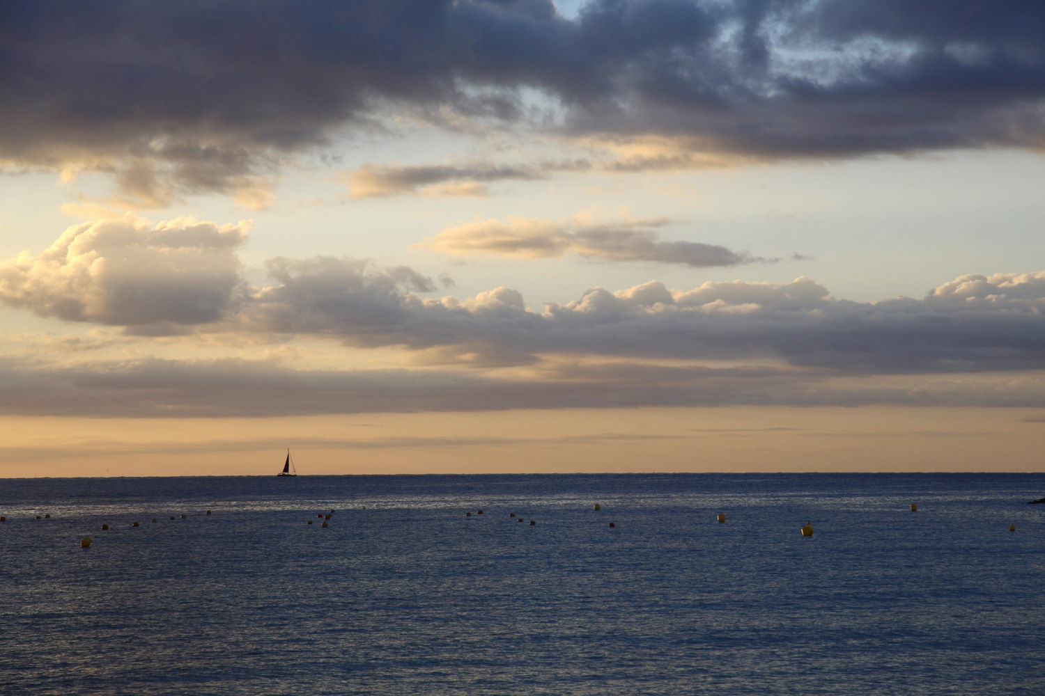 Paisaje marítimo otoñal en Palamós.