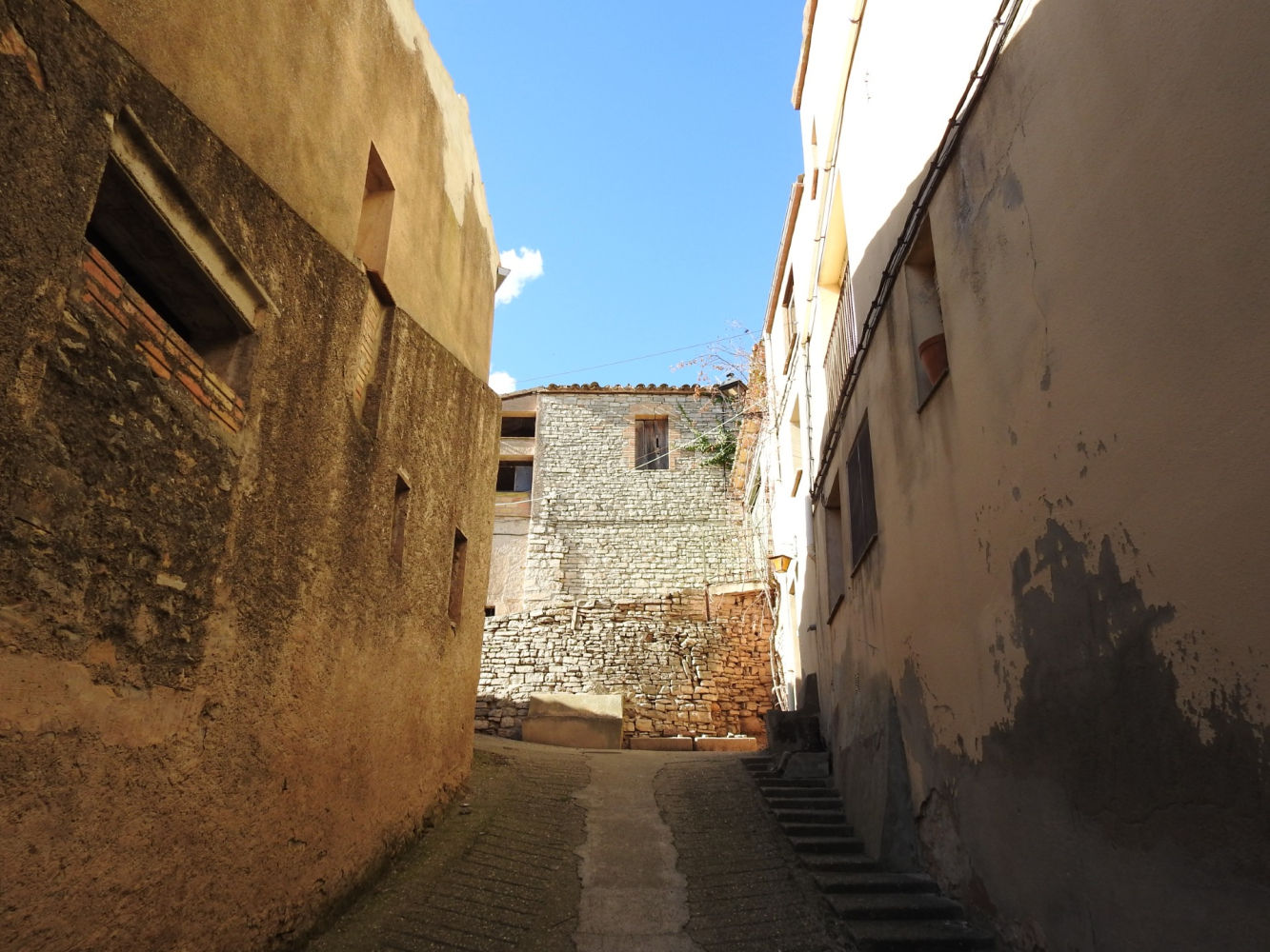 Calle empinada de La Tallada.