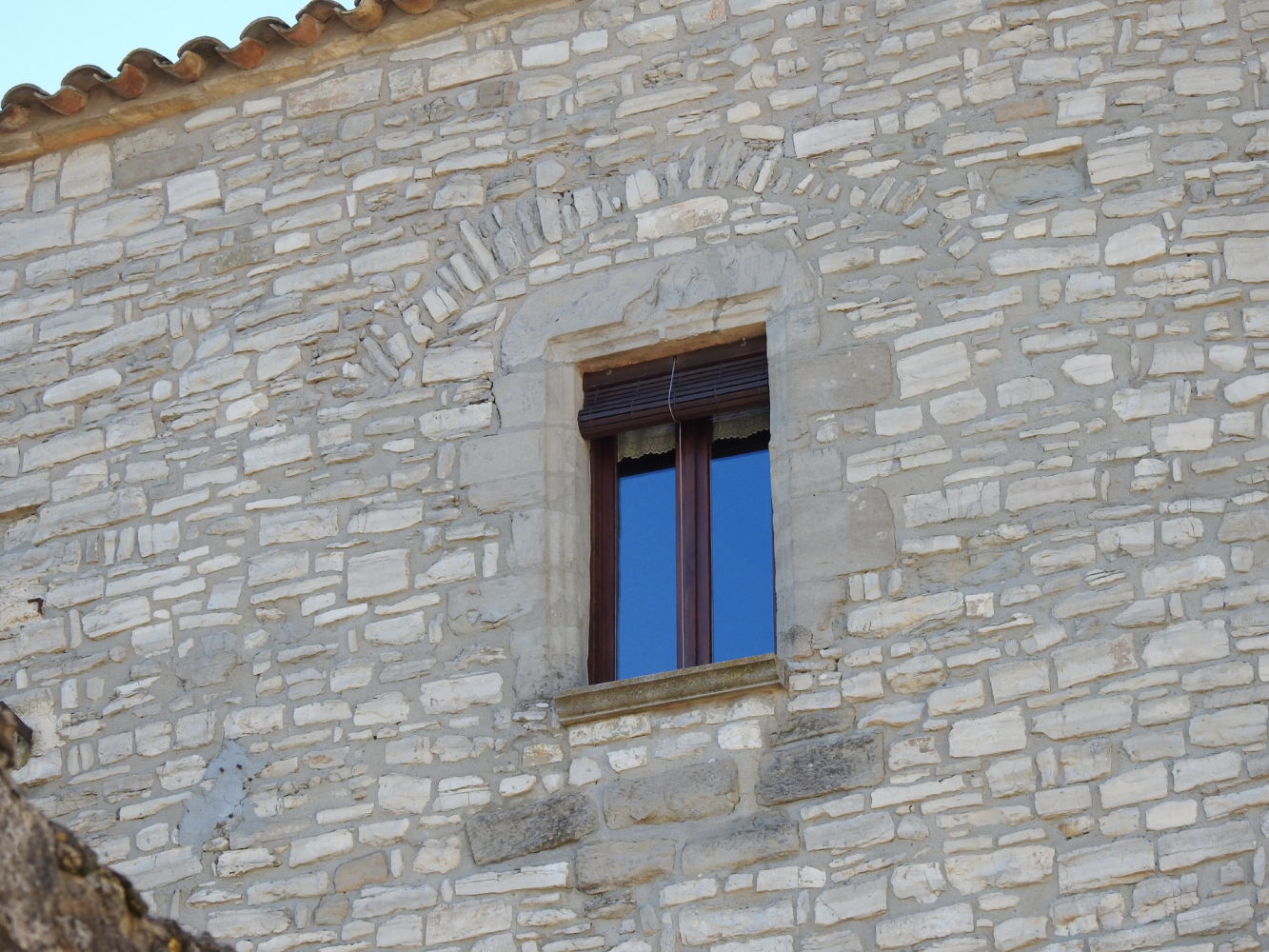 Detalle de la ventana del castillo de La Tallada.