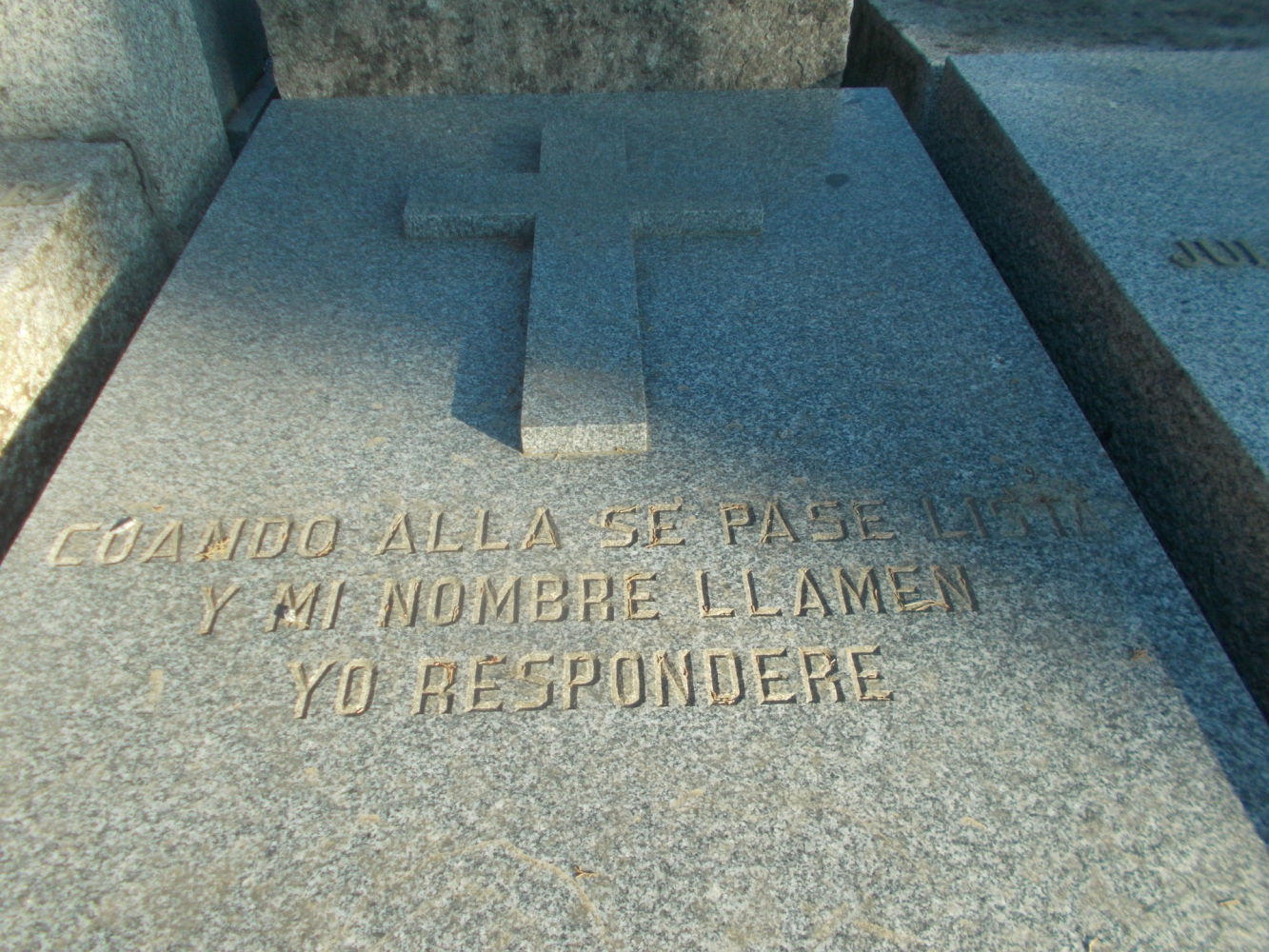 Epitafio en la Almudena:
