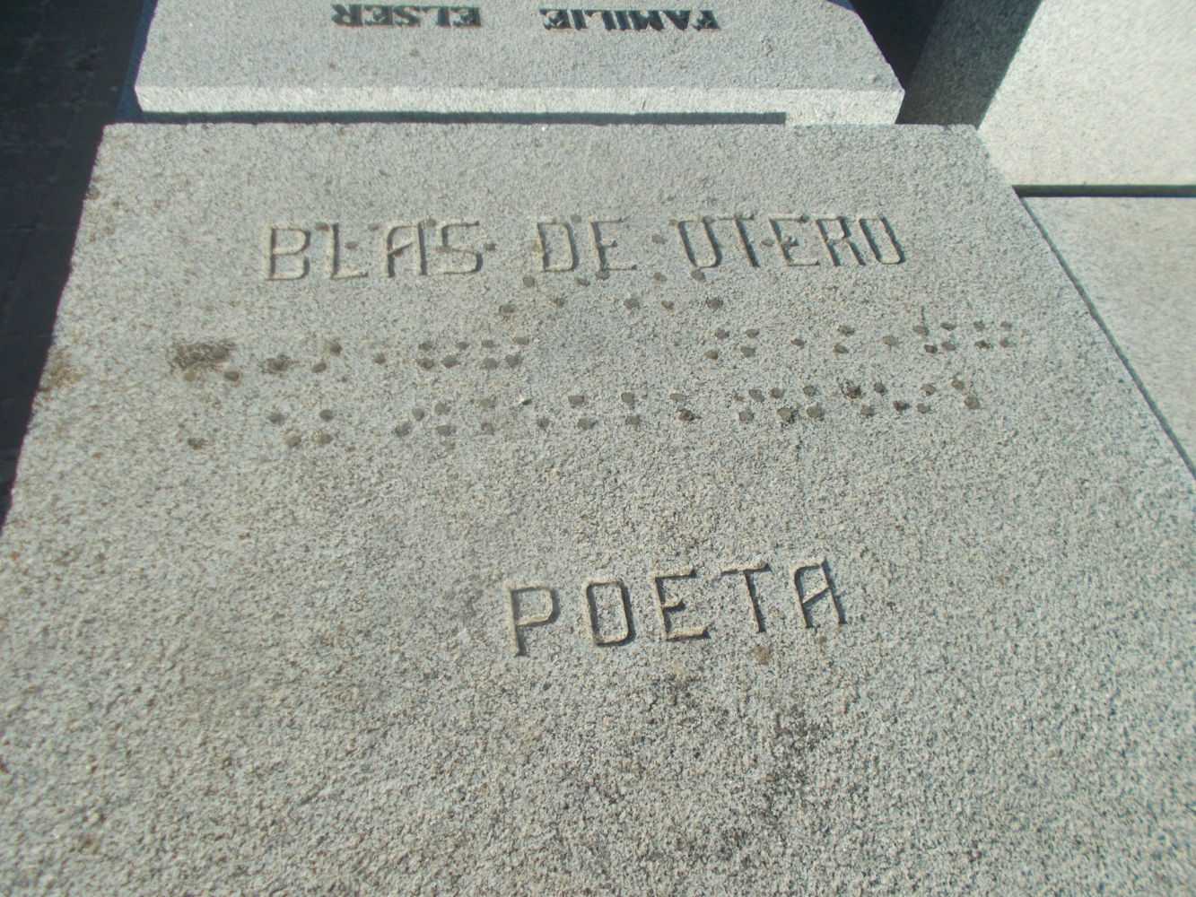 La sencillez de la tumba de Blas de Otero: