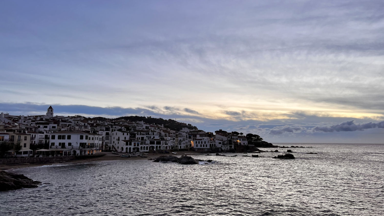 Paisaje de nubes en Calella de Palafrugell.