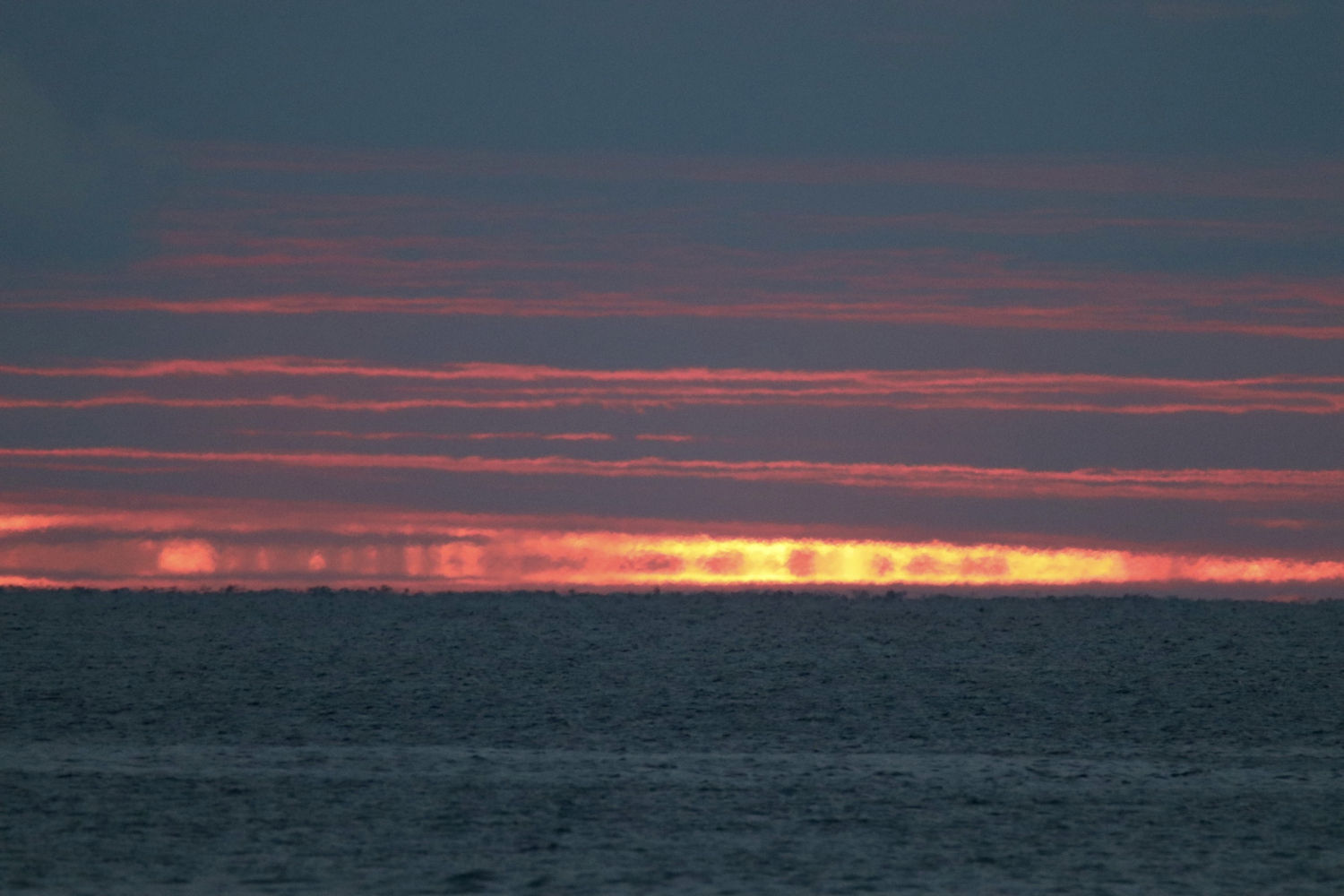 Cielo en llamas sobre el mar en La Fosca de Palamós.