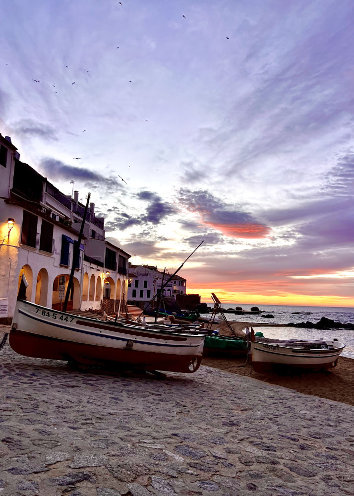 Amanecer en la playa de Calella de Palafrugell.
