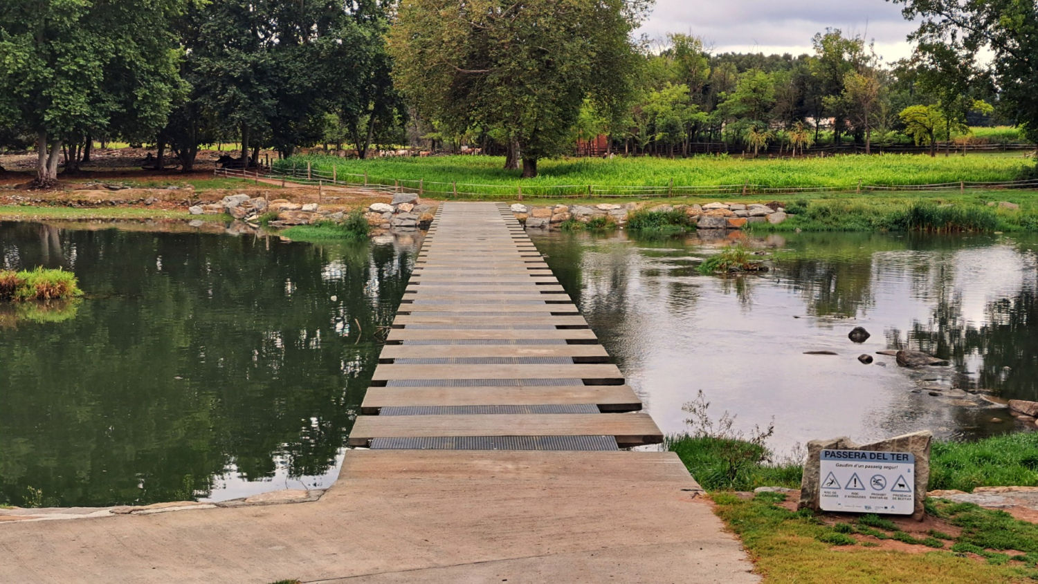 Pasarela en el Ter.