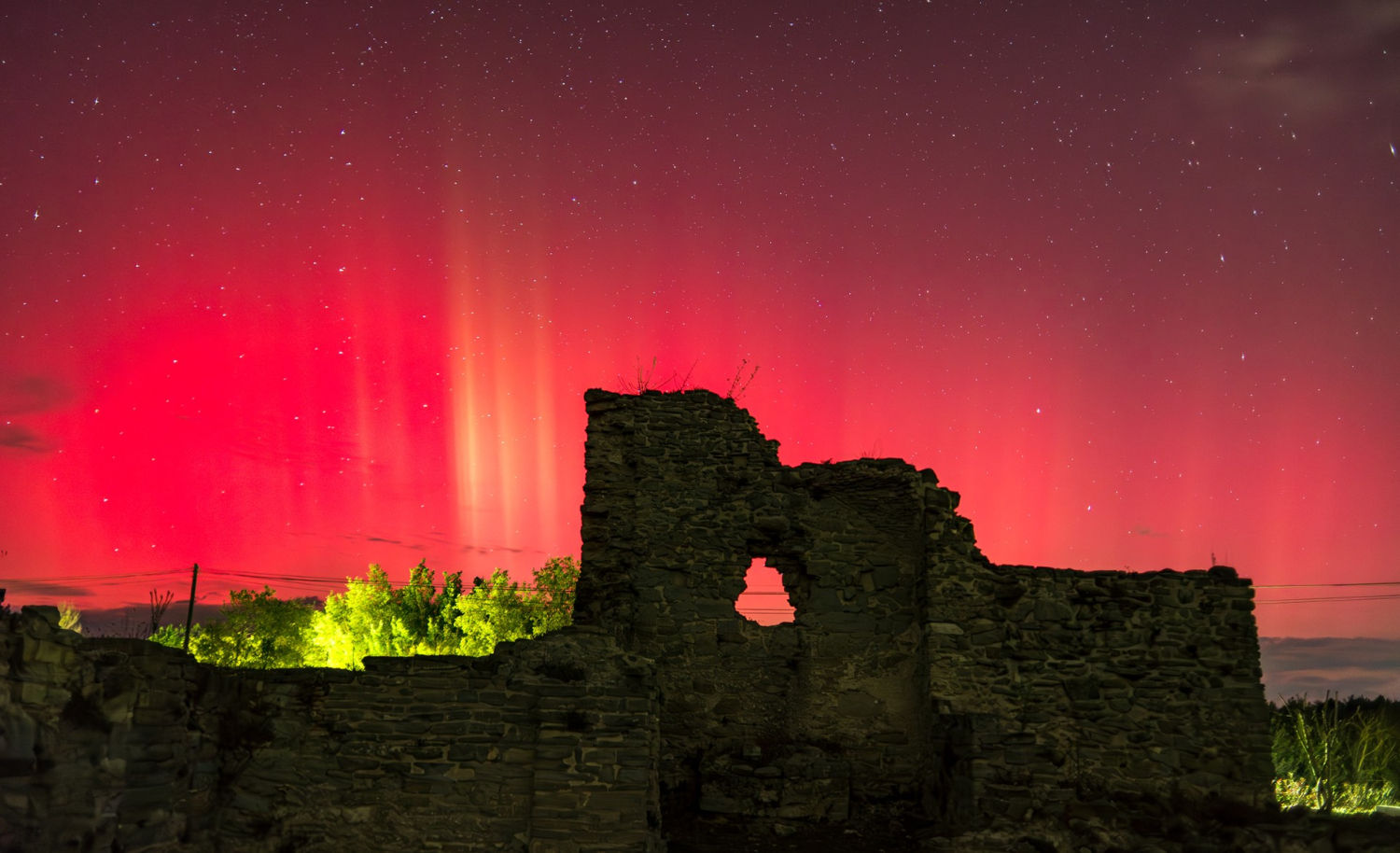 Auroras sobre la iglesia Vella, en Sant Bartomeu del Grau.