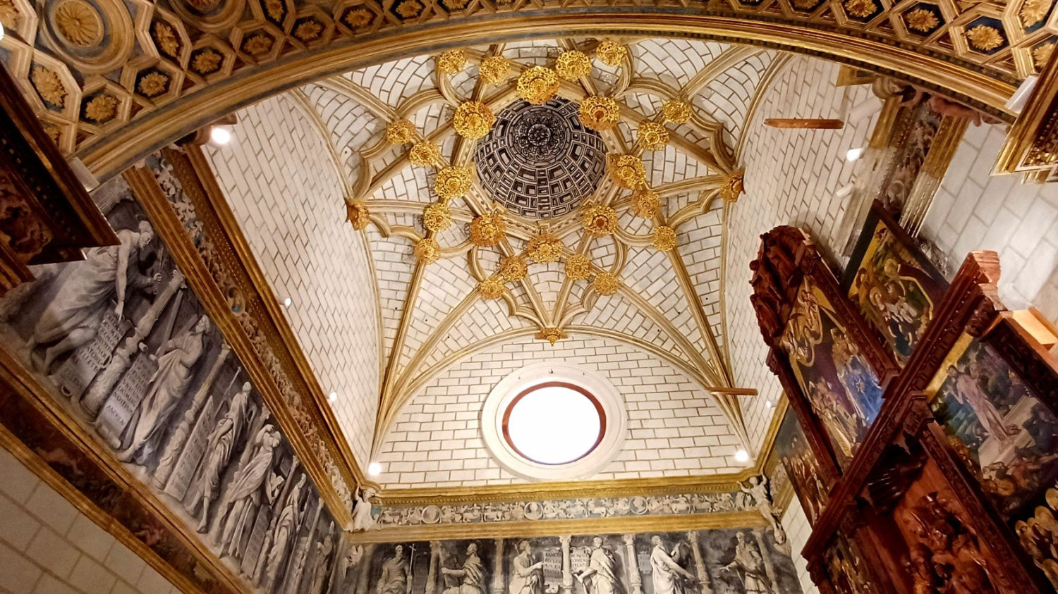 Pinturas y ornamentación en la catedral de Santa María de la Huerta.