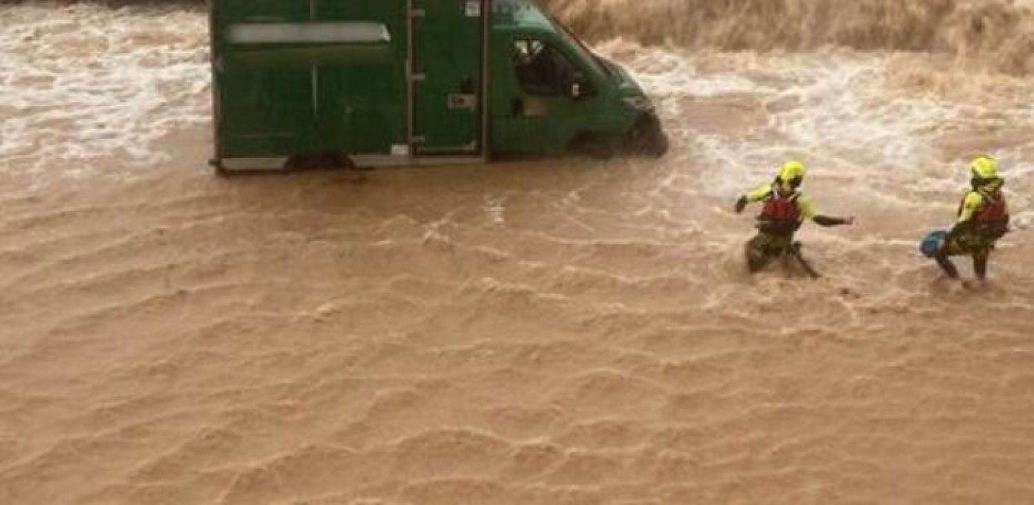 La dana deja ya 7 desaparecidos, un puente caído y un AVE descarrilado