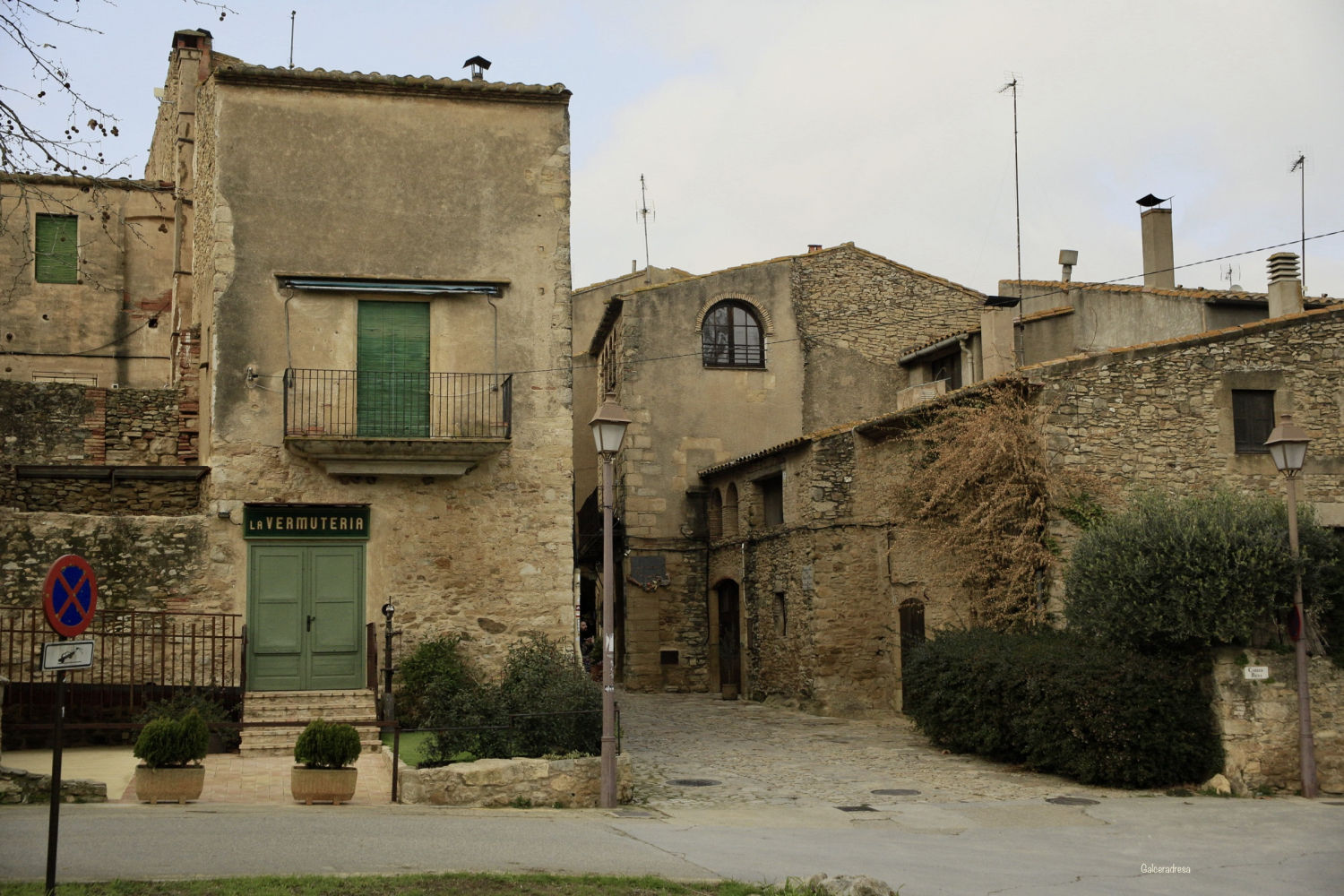 Uno de los accesos a Peratallada.