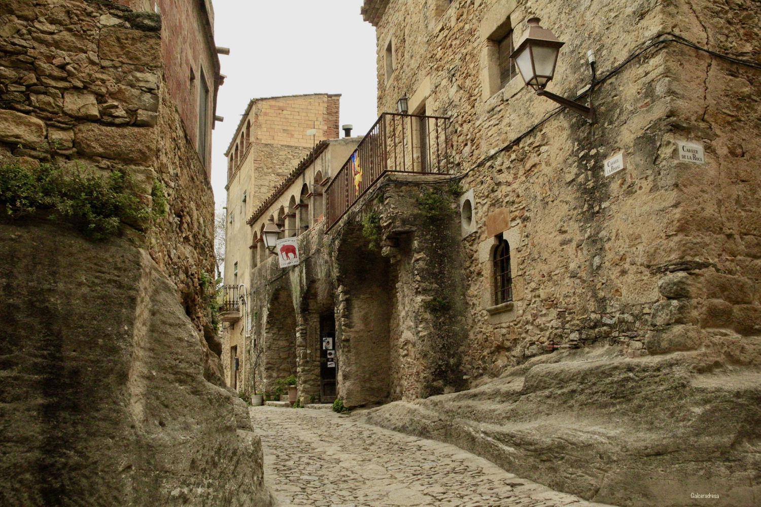 Restos de la roca en Peratallada.