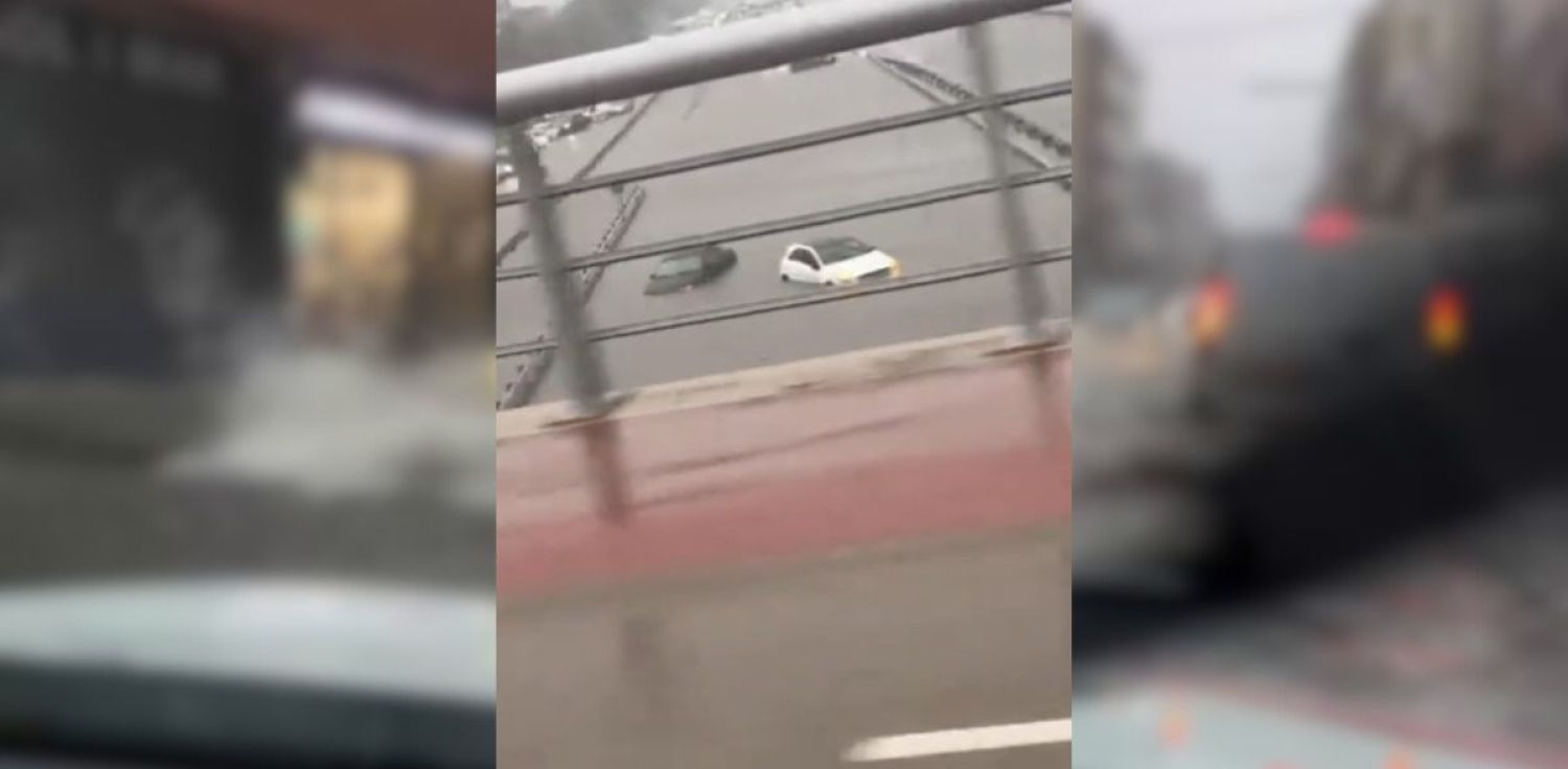 Algunos coches han quedado atrapados en la C-32 a la altura del Canal Olímpic