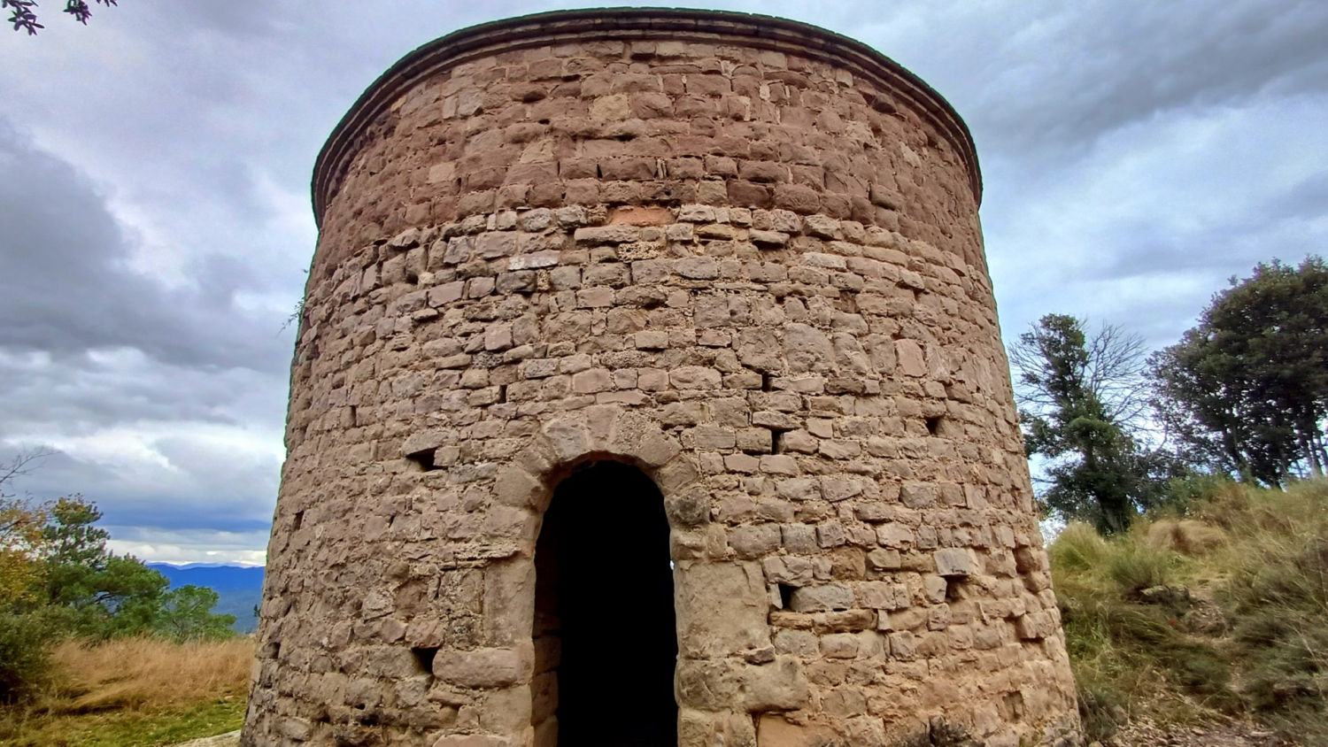 Forma redonda de Sant Vicenç del Castell.