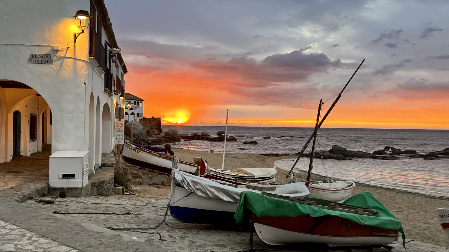 La luz del amanecer en Calella de Palafrugell.