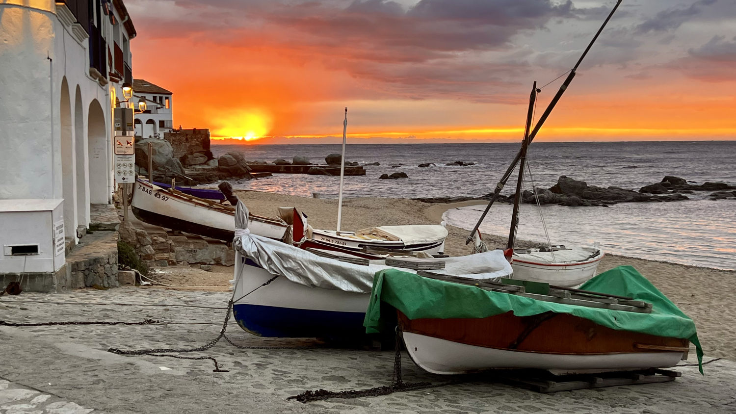 Amanecer en otoño en Calella de Palafrugell.