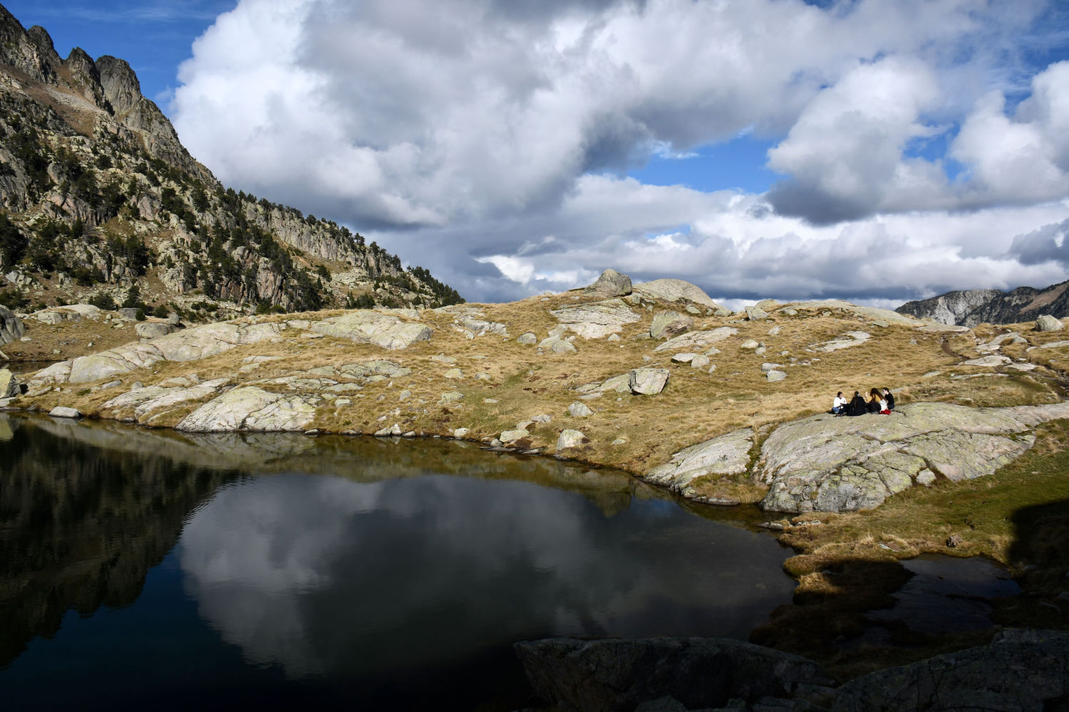 Lago de montaña en la Vall d'Aran.