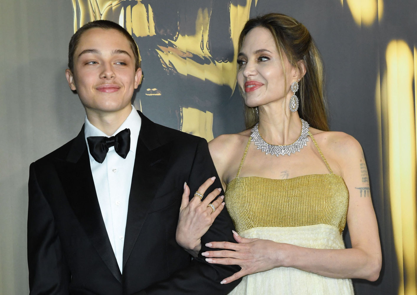 Angelina Jolie, feliz junto a su hijo Knox Jolie-Pitt