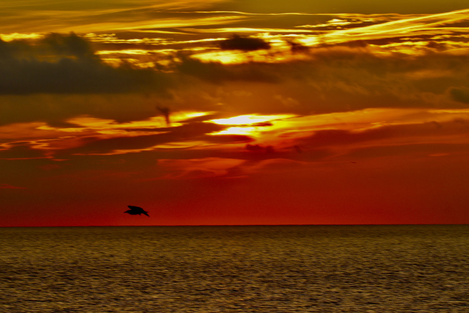 El sol tapado por las nubes en Llafranc.