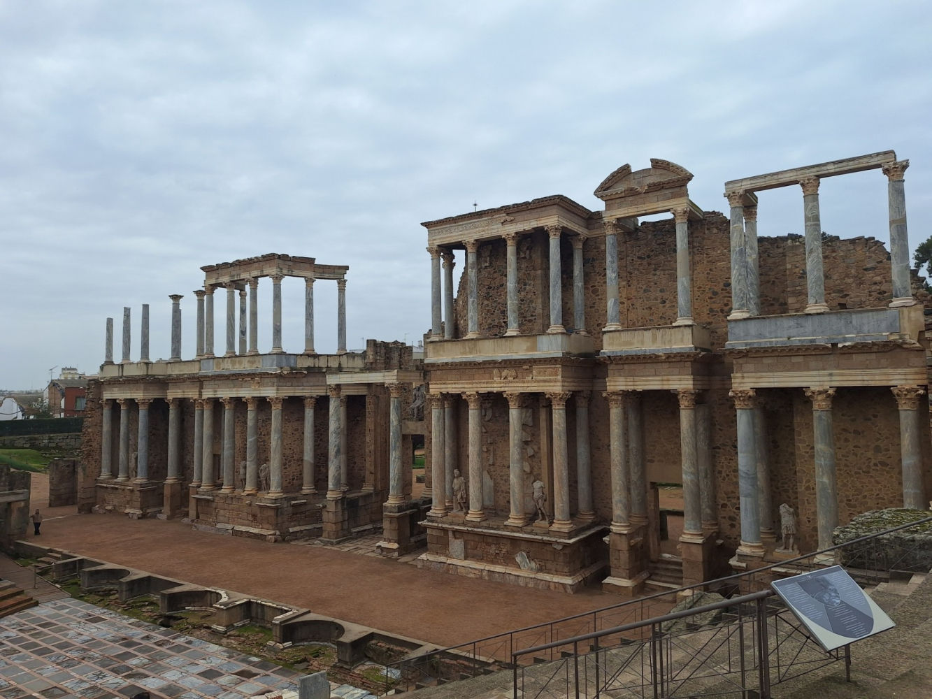 Escenario del teatro romano de Mérida.