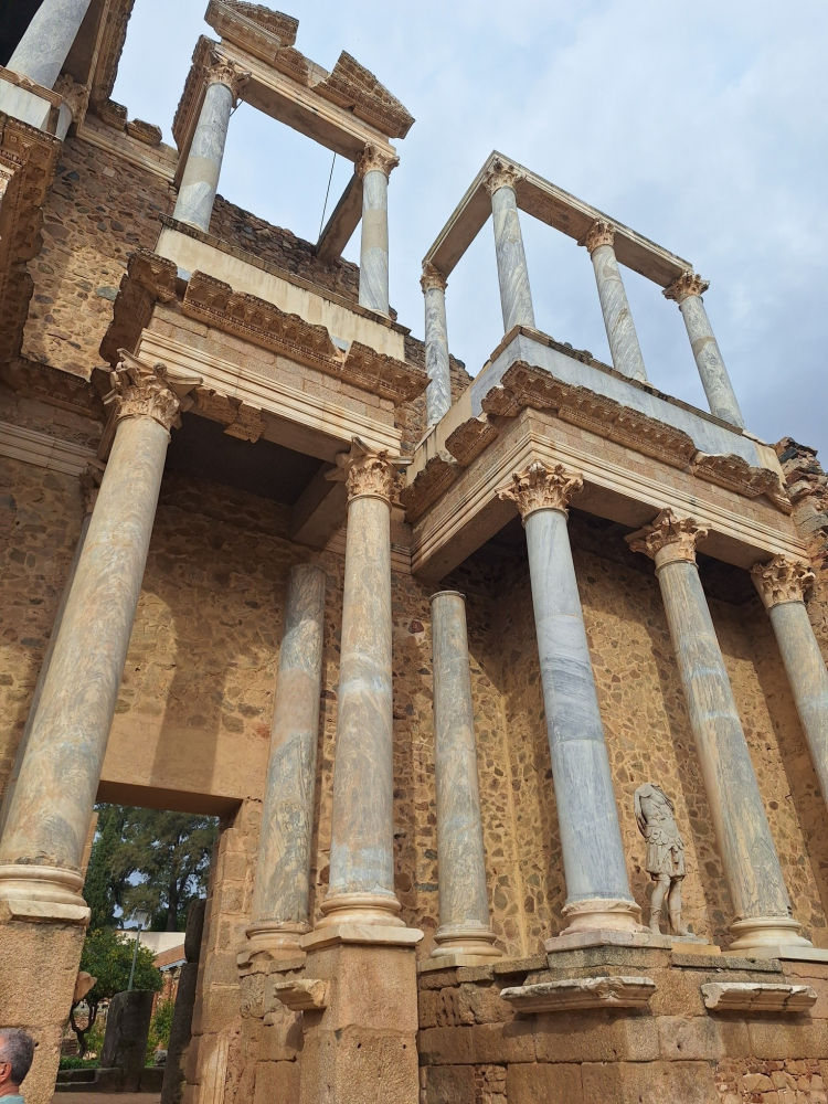 Columnas del teatro romano de Mérida.