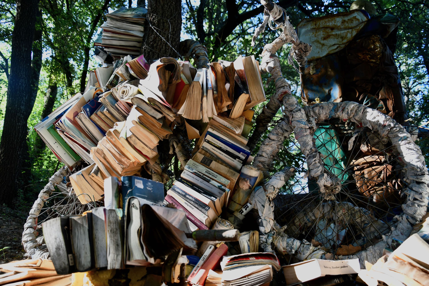 Montaje escultórico del Bosc de Can Ginebreda.