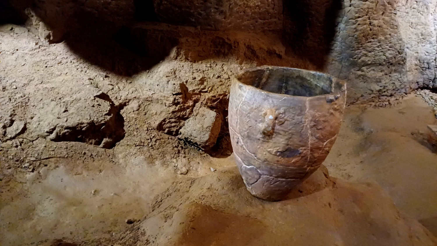 Objeto expuesto en las Coves del Toll.