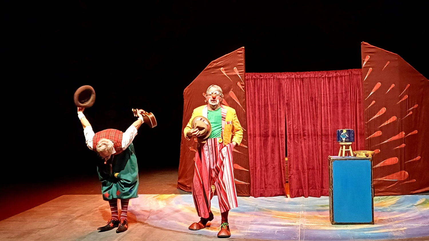 Pep y Tinet saludando al público.