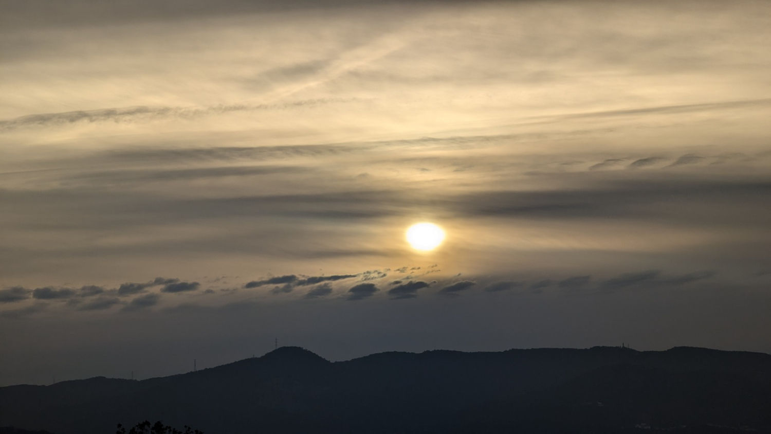 Nubes finas sobre Gallecs.
