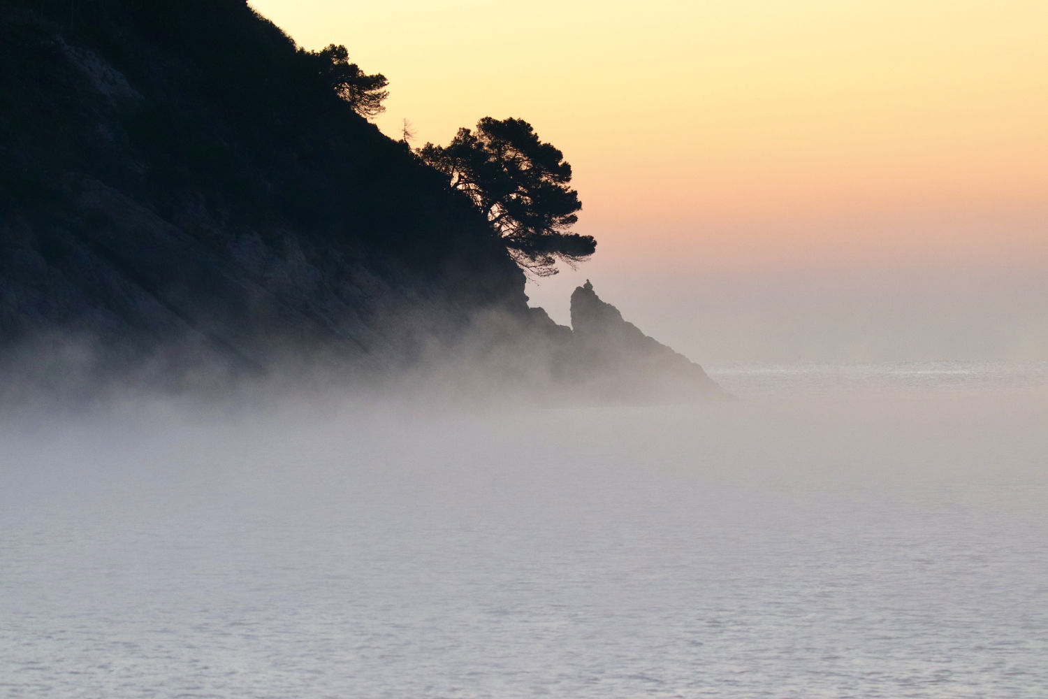 Mar humeante en Palamós.