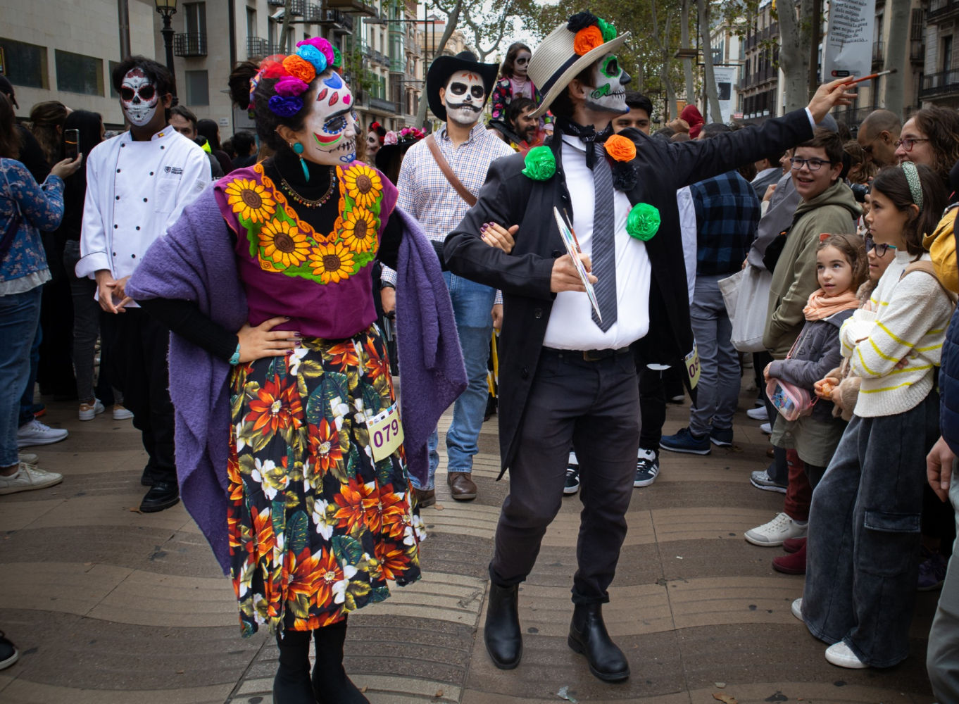 Saludos en el Desfile de Catrinas.
