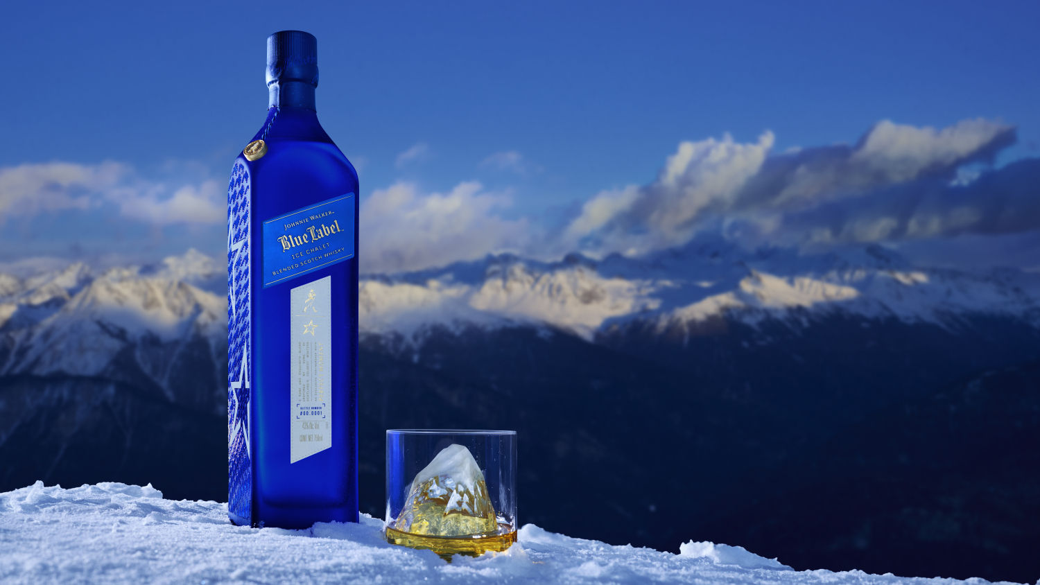 Johnnie Walker Blue Label Ice Chalet elaborado por la Master Blender Emma Walker, está inspirado en los paisajes alpinos y en los gélidos inviernos del norte de Gran Bretaña