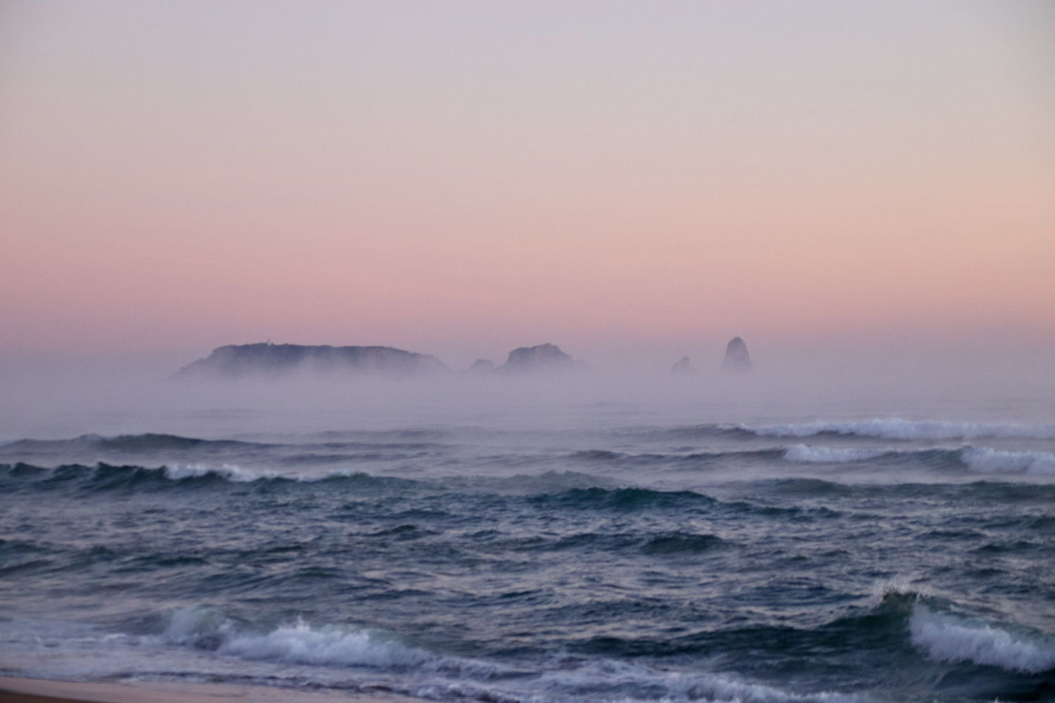 Humo ártico envolviendo las islas Medas.