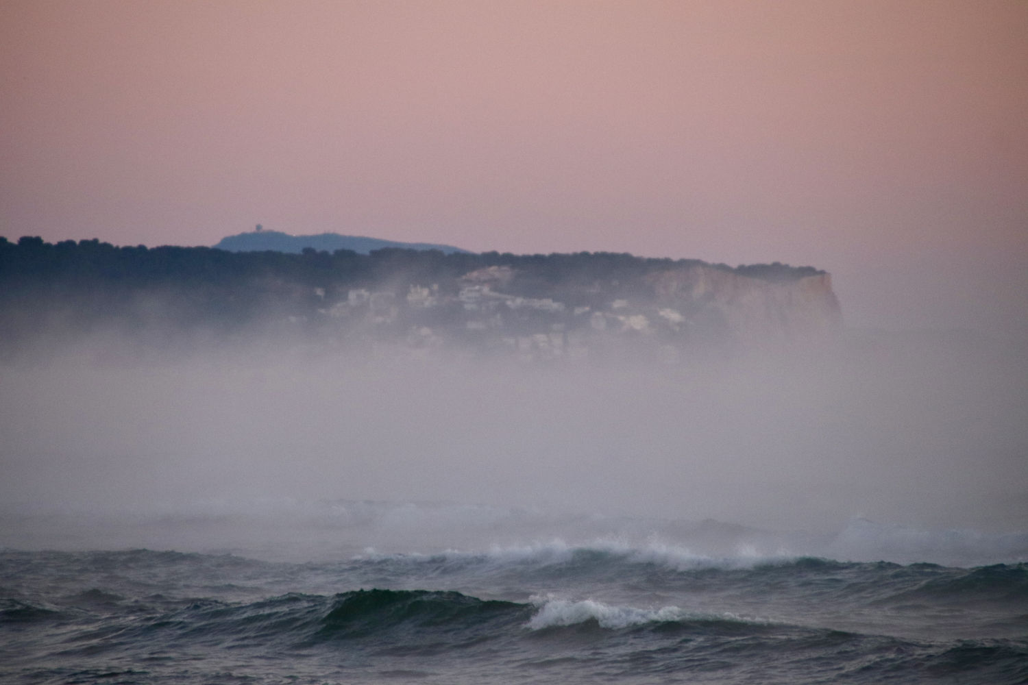 Humo ártico en la Costa Brava.
