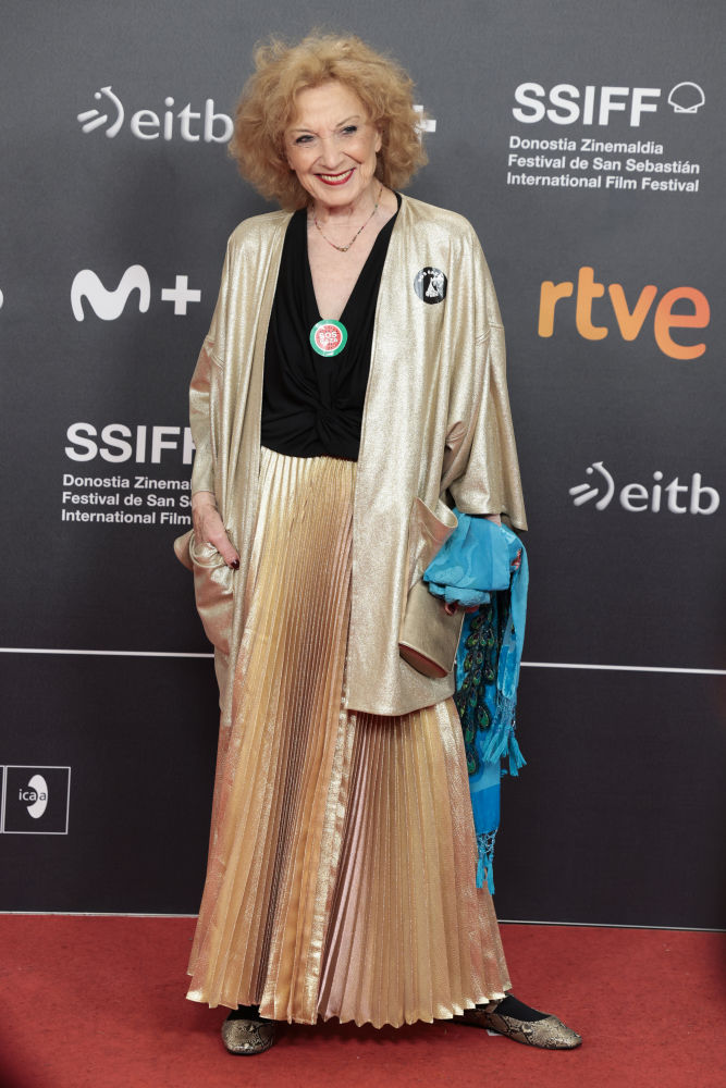 La actriz Marisa Paredes en el photocall de la ceremonia de clausura durante el 72º Festival de Cine de San Sebastián en San Sebastián, España, el sábado 28 de septiembre de 2024.