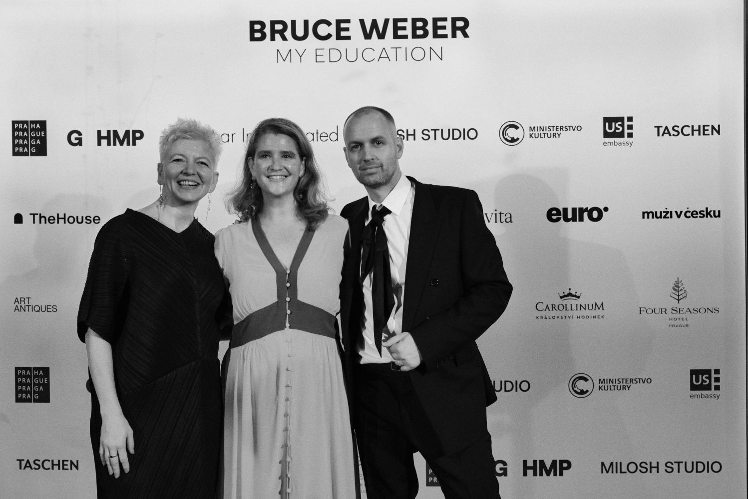 Helena Musilová, Eva Lindemann Sánchez y Milosh Harajda en la exposición ‘Bruce Weber. My education’