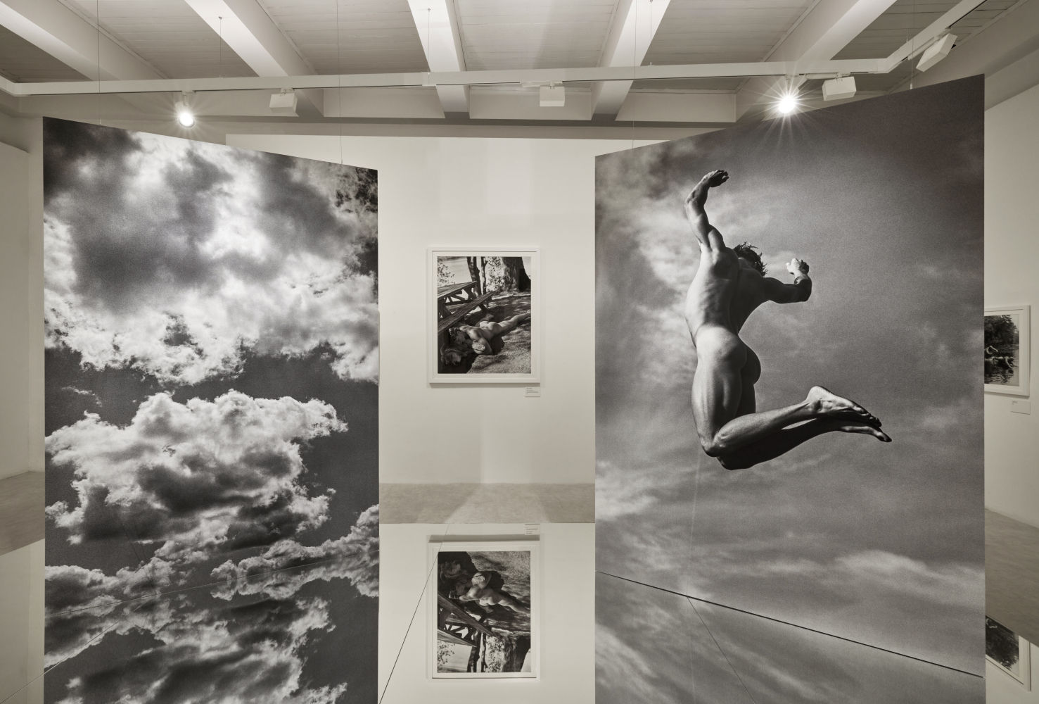 Imágenes de la muestra de Bruce Weber en la Stone Bell House de Praga