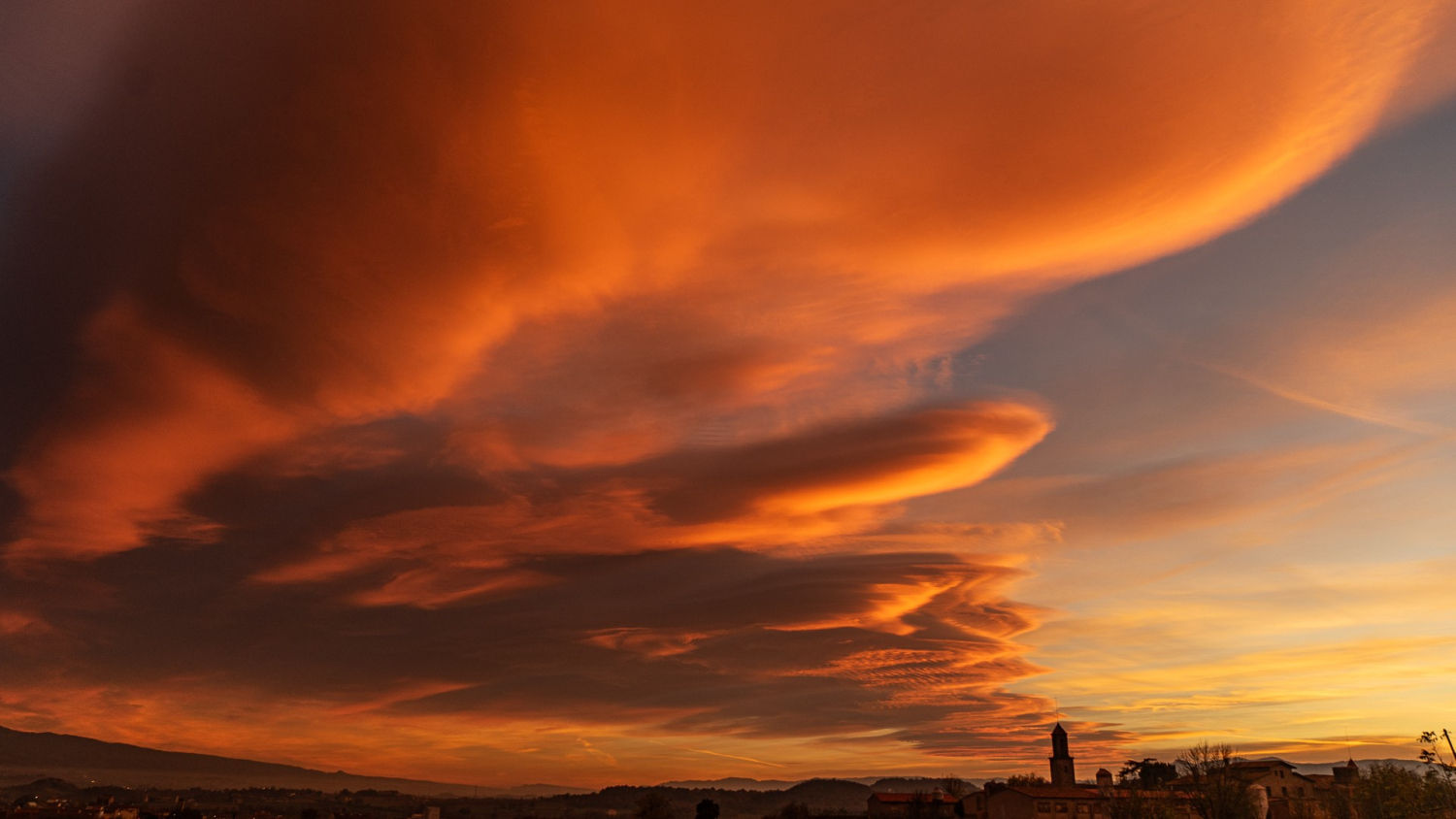 Nube lenticular gigantesca en El Poquí.