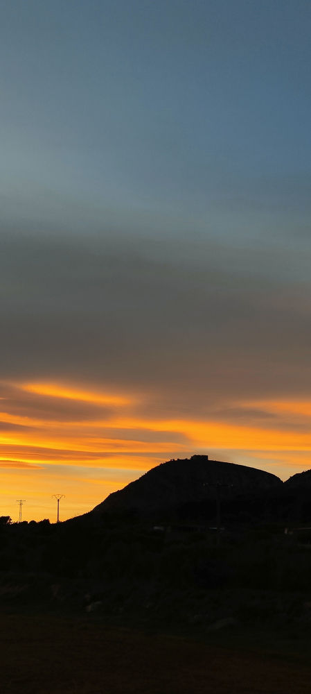 Cielo lenticular con candilazo en Torroella de Montgrí.