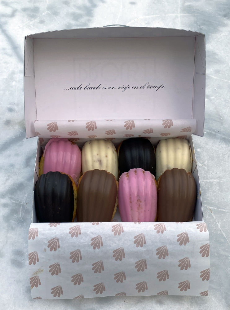 Un capricho gourmet artesano en forma de delicada magdalena al estilo francés, pero con la receta tradicional española y con diferentes coberturas. Así son las nuevas magdalenas del obrador artesano La Magdalena de Proust