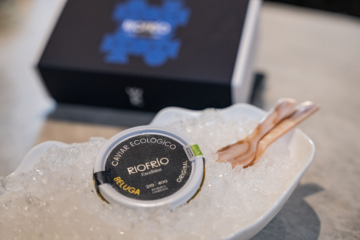 Caviar Ecológico Riofrío, el primer caviar ecológico del mundo,un auténtico tesoro del  que se han elaborado un total de 400 unidades numeradas de caviar ecológico Riofrío beluga de las recetas más reconocidas de la marca: essence y original,