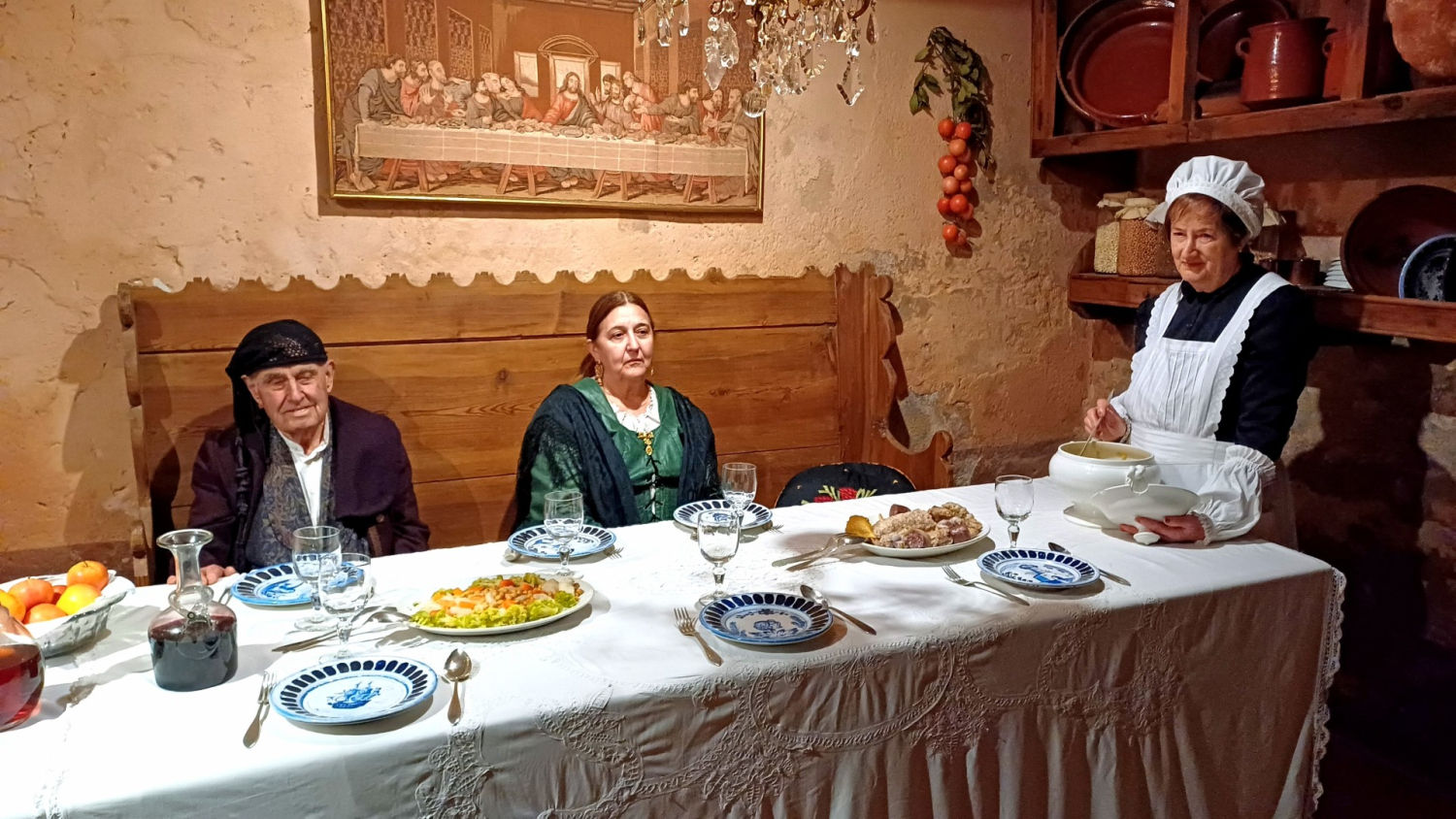 Cena en la segunda parte del Pessebre Vivent d'Ardèvol.