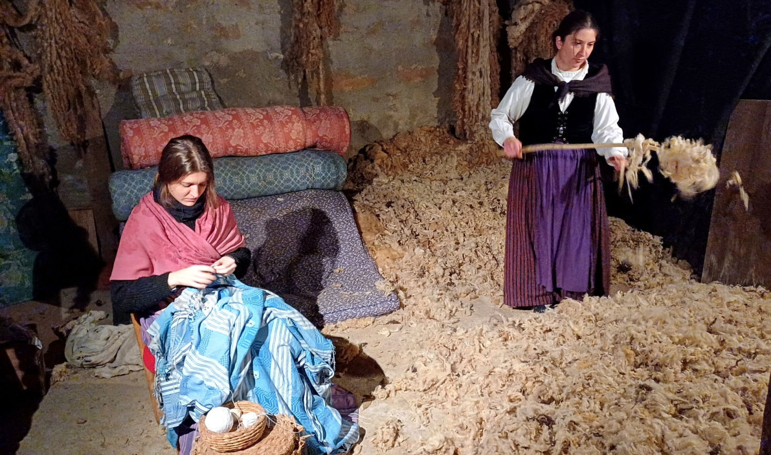 Personajes femeninos en el Pessebre Vivent d'Ardèvol.