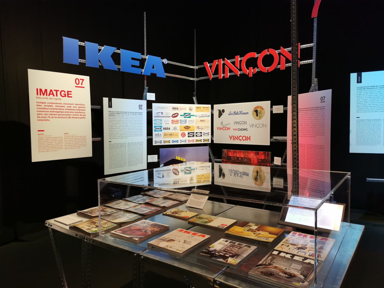 La exposición '100 objetos de IKEA que nos hubiera gustado tener en VINÇON '.