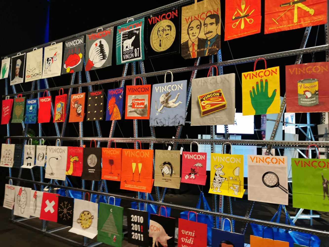 Muestra '100 objetos de IKEA que nos hubiera gustado tener en VINÇON'.